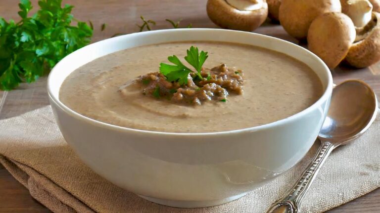 Receta de Crema de Champiñones de la Abuela: Un Clásico Inigualable para Cenas Reconfortantes Receta de Crema de Champiñones de la Abuela: Un Clásico Inigualable para Cenas Reconfortantes