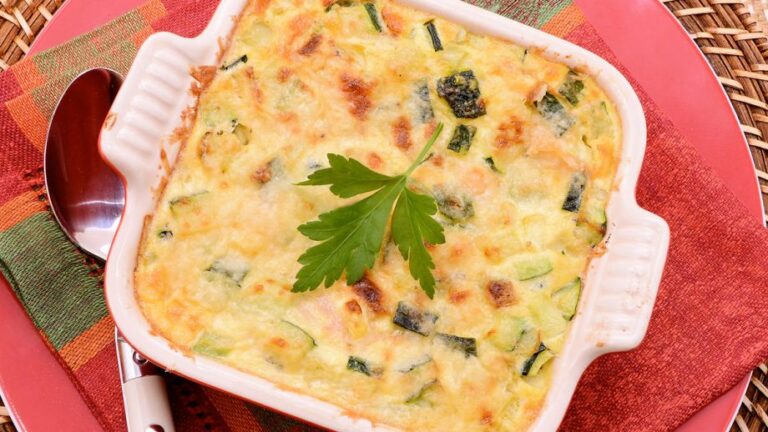 Receta de Pastel de Calabacín, Jamón York y Queso al Horno de la Abuela: Un Clásico Familiar Redescubierto Receta de Pastel de Calabacín, Jamón York y Queso al Horno de la Abuela: Un Clásico Familiar Redescubierto
