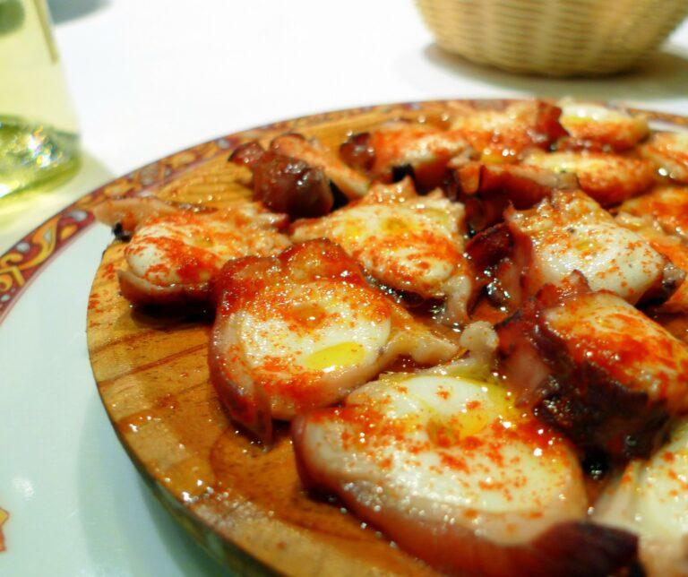 Receta de Pulpo a la Gallega: Sabor Tradicional Español en tu Mesa Receta de Pulpo a la Gallega: Sabor Tradicional Español en tu Mesa