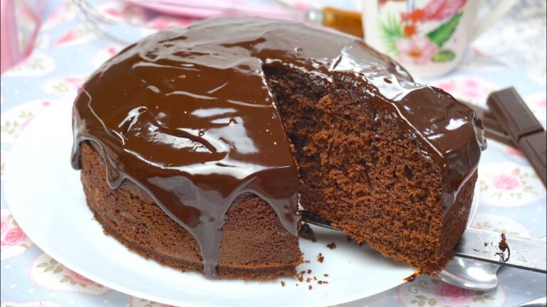 Bizcocho de Chocolate Esponjoso y Húmedo: Receta Deliciosa y Fácil de Preparar Bizcocho de Chocolate Esponjoso y Húmedo: Receta Deliciosa y Fácil de Preparar
