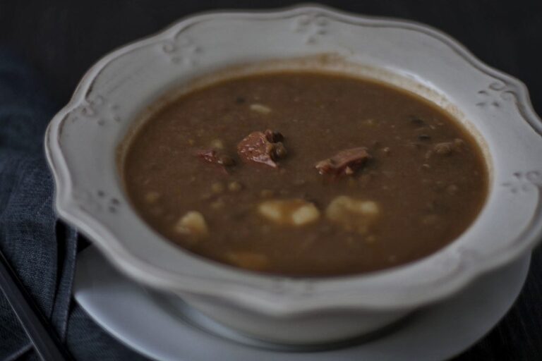 Cómo hacer lentejas con chorizo: Receta fácil y deliciosa para disfrutar en casa Cómo hacer lentejas con chorizo: Receta fácil y deliciosa para disfrutar en casa