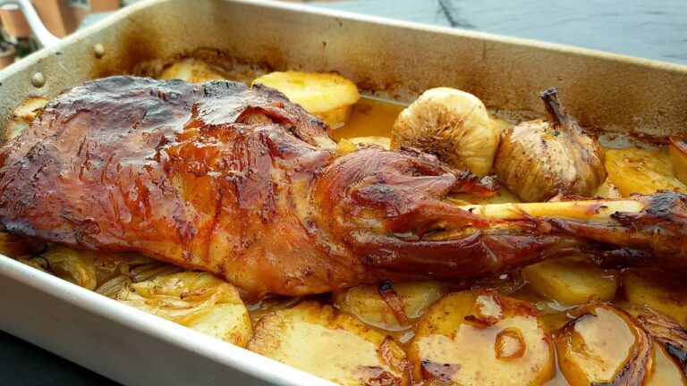 Pierna de Cordero al Horno: ¡Una Delicia para Compartir en Familia! Pierna de Cordero al Horno: ¡Una Delicia para Compartir en Familia!