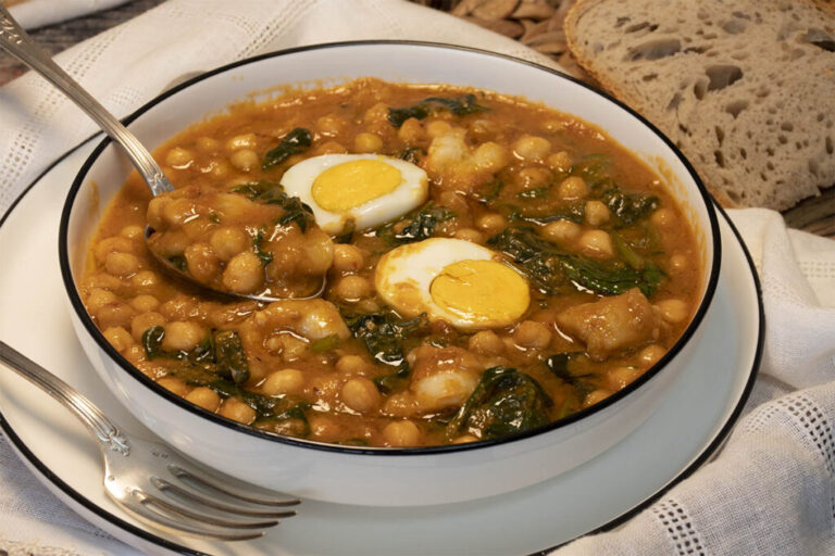 Potaje de garbanzos y espinacas: ¡Una deliciosa receta llena de sabor y nutrientes! Potaje de garbanzos y espinacas: ¡Una deliciosa receta llena de sabor y nutrientes!