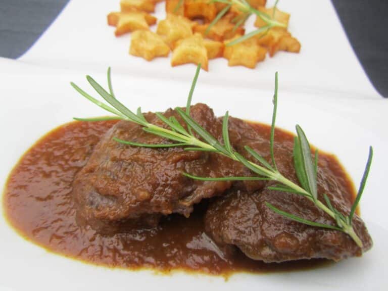 Receta de Carrilleras de Cerdo Ibérico Thermomix: ¡Sabor y tradición en tu cocina! Receta de Carrilleras de Cerdo Ibérico Thermomix: ¡Sabor y tradición en tu cocina!