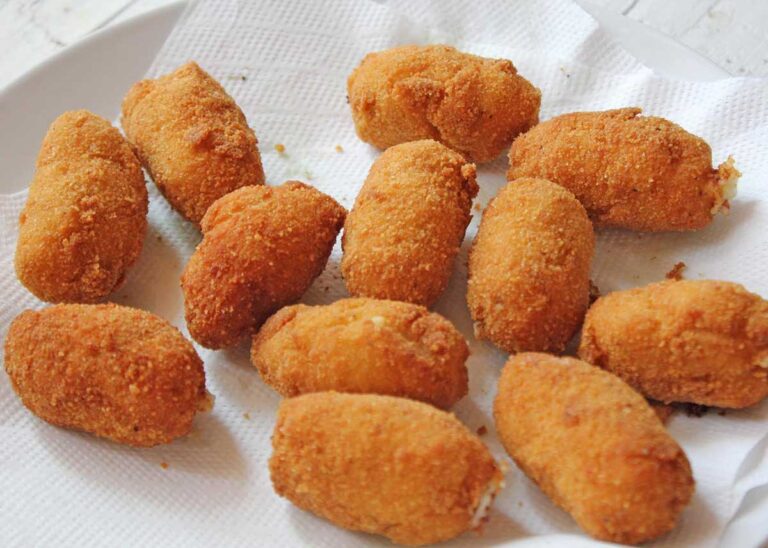 Receta de croquetas de bacalao de la abuela: ¡Deliciosas y caseras para toda la familia! Receta de croquetas de bacalao de la abuela: ¡Deliciosas y caseras para toda la familia!
