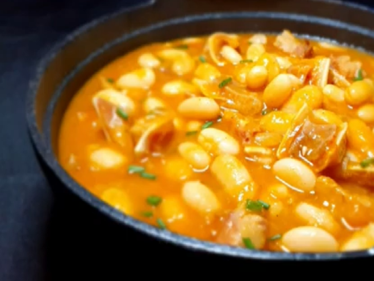 Receta de Judías Blancas con Oreja de la Abuela: Sabores Tradicionales en tu Cocina Receta de Judías Blancas con Oreja de la Abuela: Sabores Tradicionales en tu Cocina