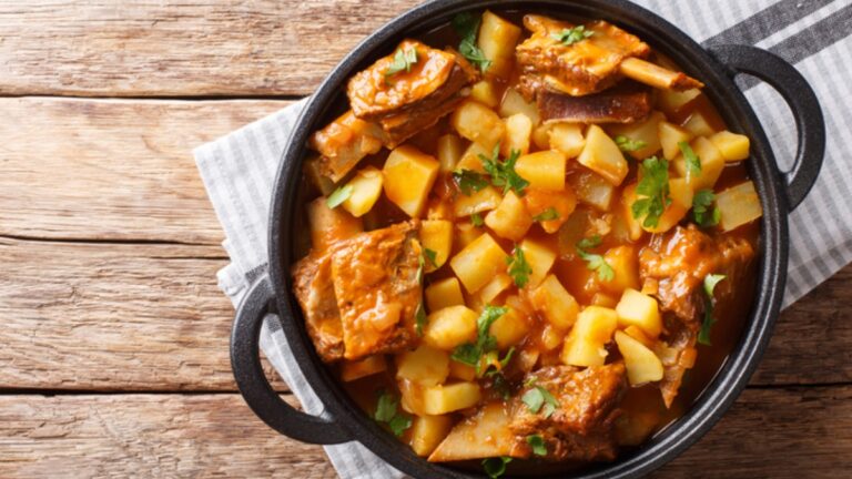 Receta de Patatas con Costillas de la Abuela: ¡Sabores tradicionales que reconfortan el alma! Receta de Patatas con Costillas de la Abuela: ¡Sabores tradicionales que reconfortan el alma!