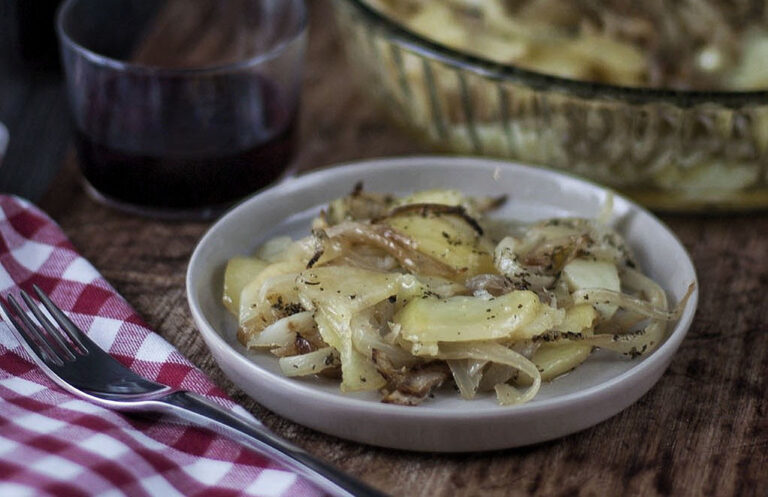 Receta de Patatas Panadera al Horno de la Abuela: ¡Un Clásico que Nunca Falla! Receta de Patatas Panadera al Horno de la Abuela: ¡Un Clásico que Nunca Falla!